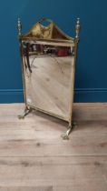 Good quality Victorian brass fire screen with mirrored panel {75 cm H x 49 cm W x 21 cm D}.