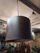 Good quality painted metal light shade in working order {31 cm H x 40 cm W x 40 cm D}.