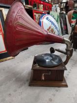 Early 20th C. oak cased gramophone with painted metal horn {67 cm H x 63 cm W x 53 cm D}.