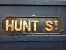 Hunt St cast iron street sign {H 19cm x W 62cm x D 2cm }.