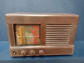 1930's Bakelite radio {H 32cm x W 48cm x D 28cm }.