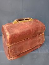 Late 10th C. leather Gentleman's valet case Patent 71 including contents - brushes mirrors and