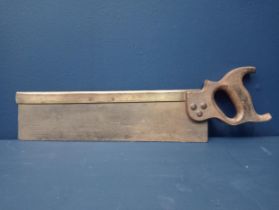 Brass and wood carpenter's handsaw {H 14cm x W 48cm x D 2cm }.