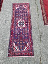 Good quality decorative carpet runner {290cm L x 110cm W} (not available to view in person).