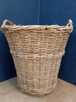 Wicker laundry basket {H 80cm x Dia 74cm}.