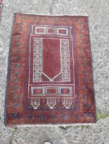 Good quality decorative Persian rug {121cm W x 89cm L} (not available to view in person).