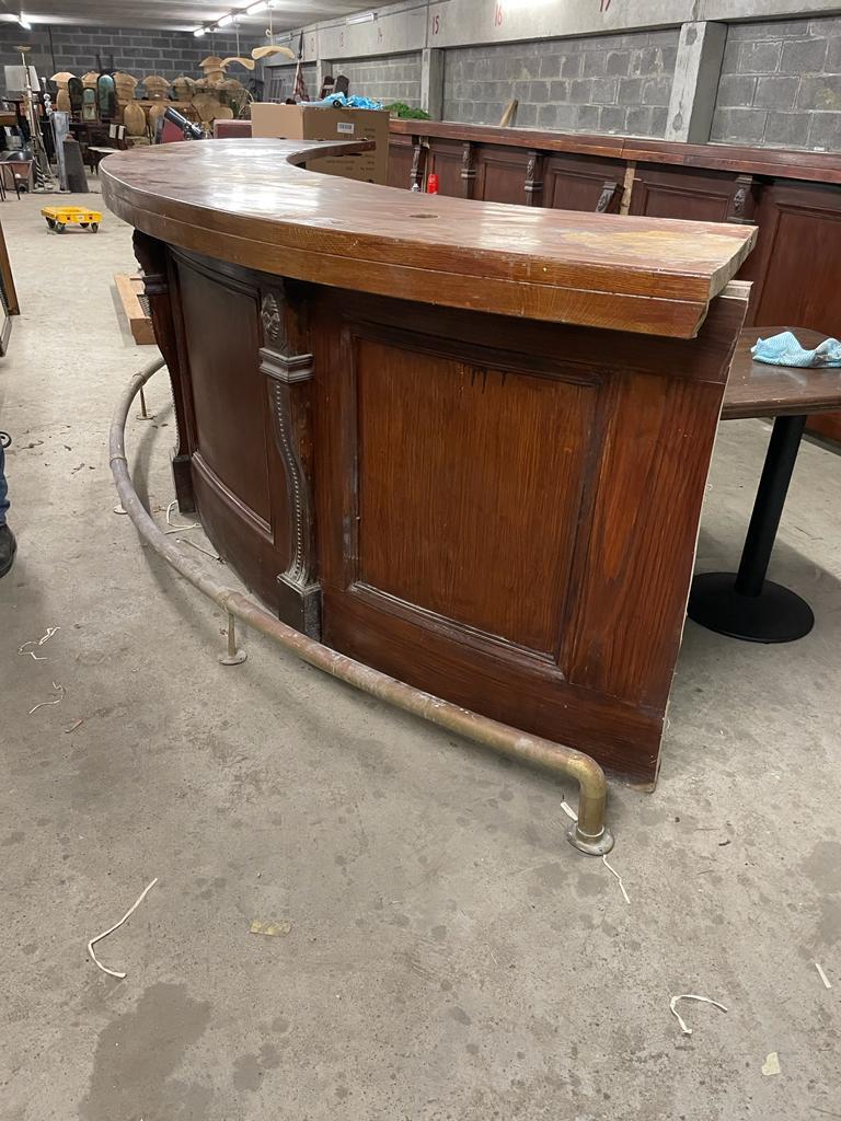 Mahogany curved bar front with brass foot rail {135cm x 400cm} (not available to view in person). - Image 2 of 3