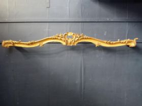 19th C. gilt wood curtain pelmet {H 20cm x W 200cm x D 25cm}.