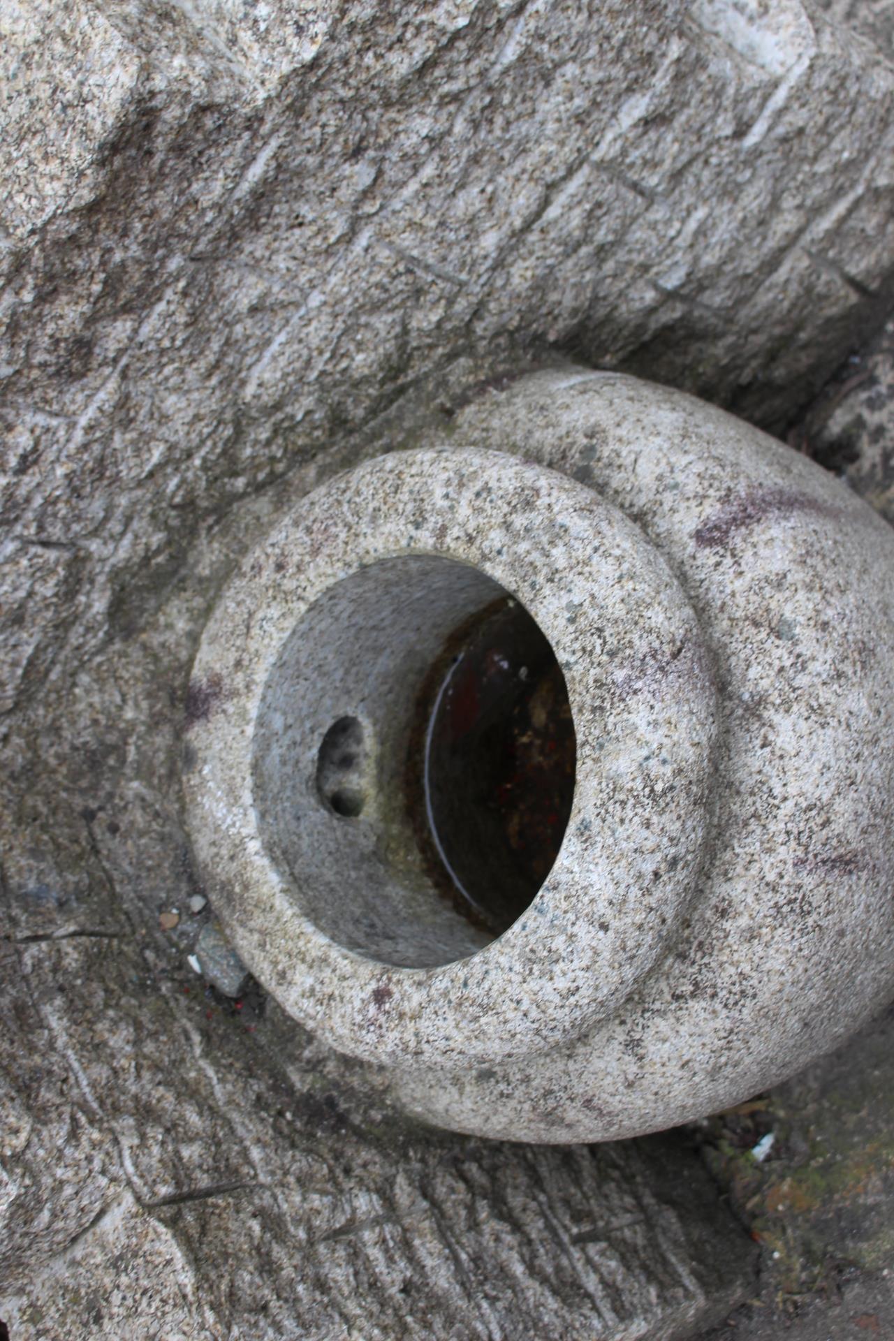 Unusual Granite water feature. {H 80cm x W 50cmx D 56cm}. - Image 2 of 3