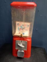 Bubble gum dispensing machine {H 42cm x W 16cm x D 16cm}.