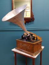 Edison Standard Phonograph {27 cm H x 30 cm W x 26 cm D}.