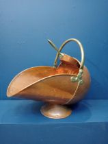 Copper and brass coal scuttle with shovel {H 46cm x W 54cm x D 30cm }