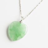 A Jadeite and Diamond Pendant Necklace, 18白金镶0.45克拉钻翡翠项链, pendant 1.2 x 1 in — 3 x 2.6 cm