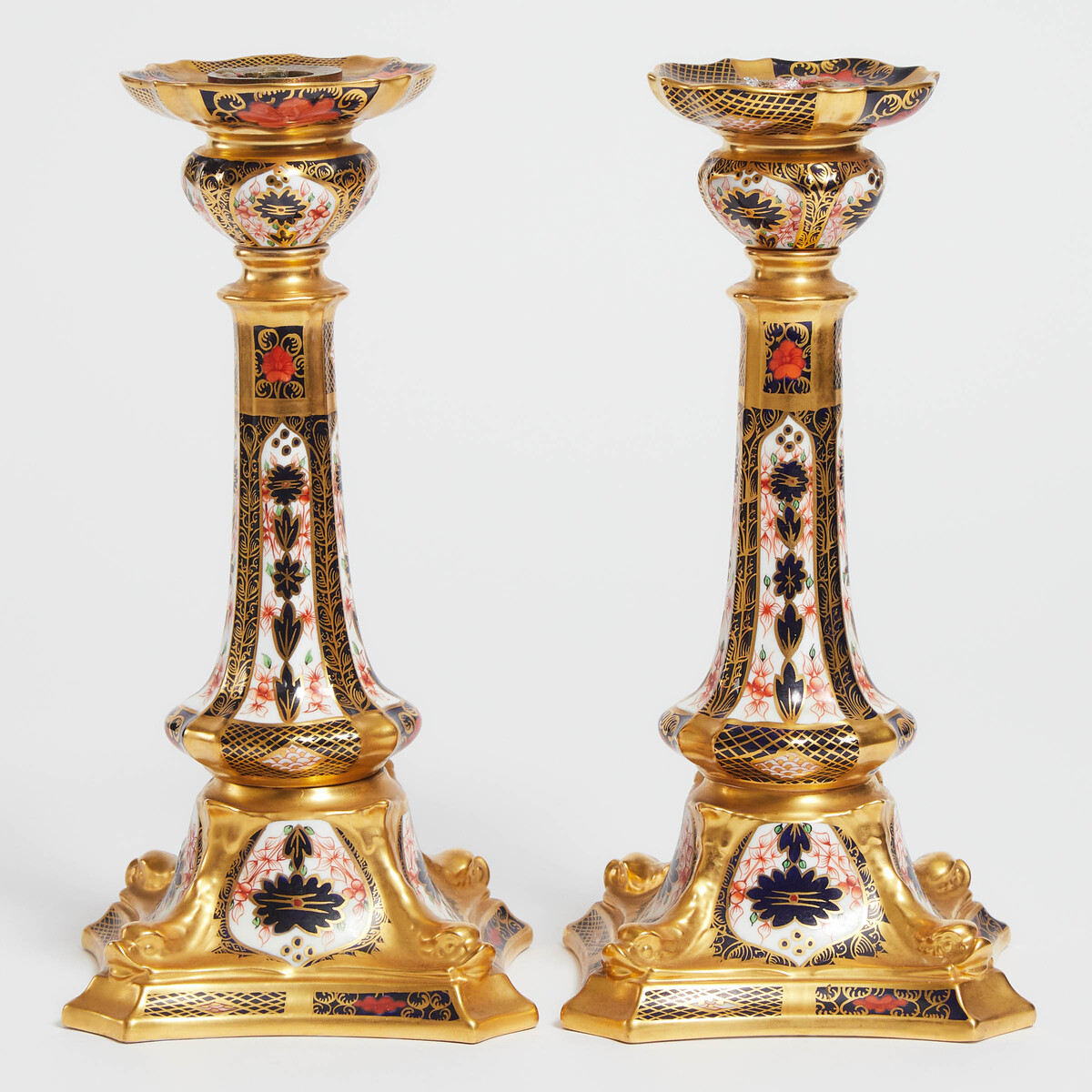 Pair of Royal Crown Derby Old Imari (1128) Pattern Table Candlesticks, 1970/71, height 10.6 in — 26.