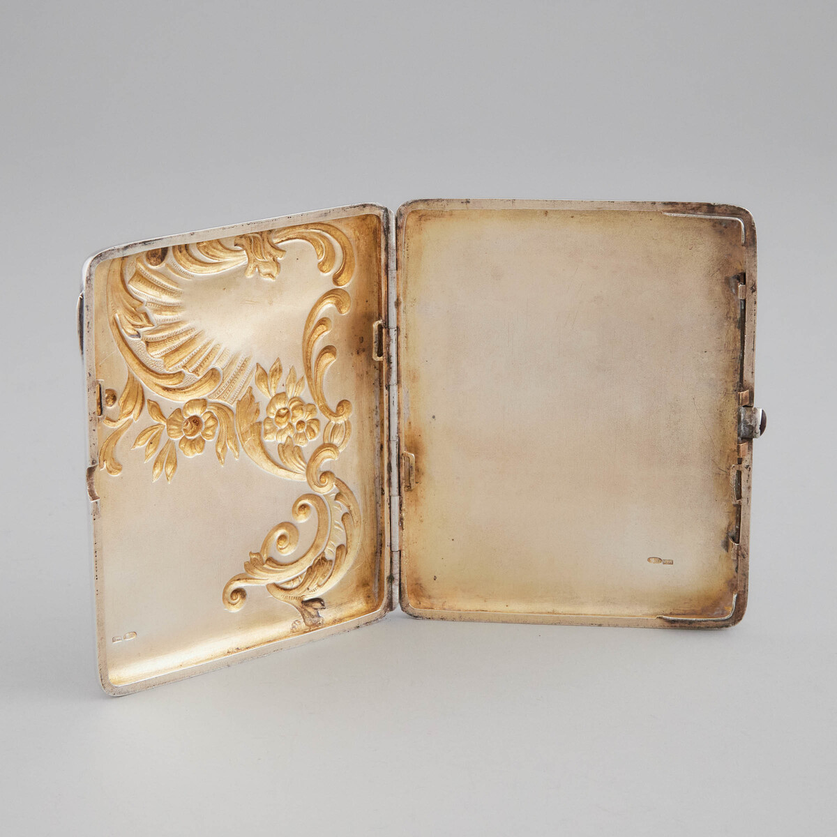 Russian Repoussé Silver Rectangular Cheroot Case, Moscow, c.1908-17, 4.7 x 3.9 in — 12 x 10 cm - Image 2 of 2
