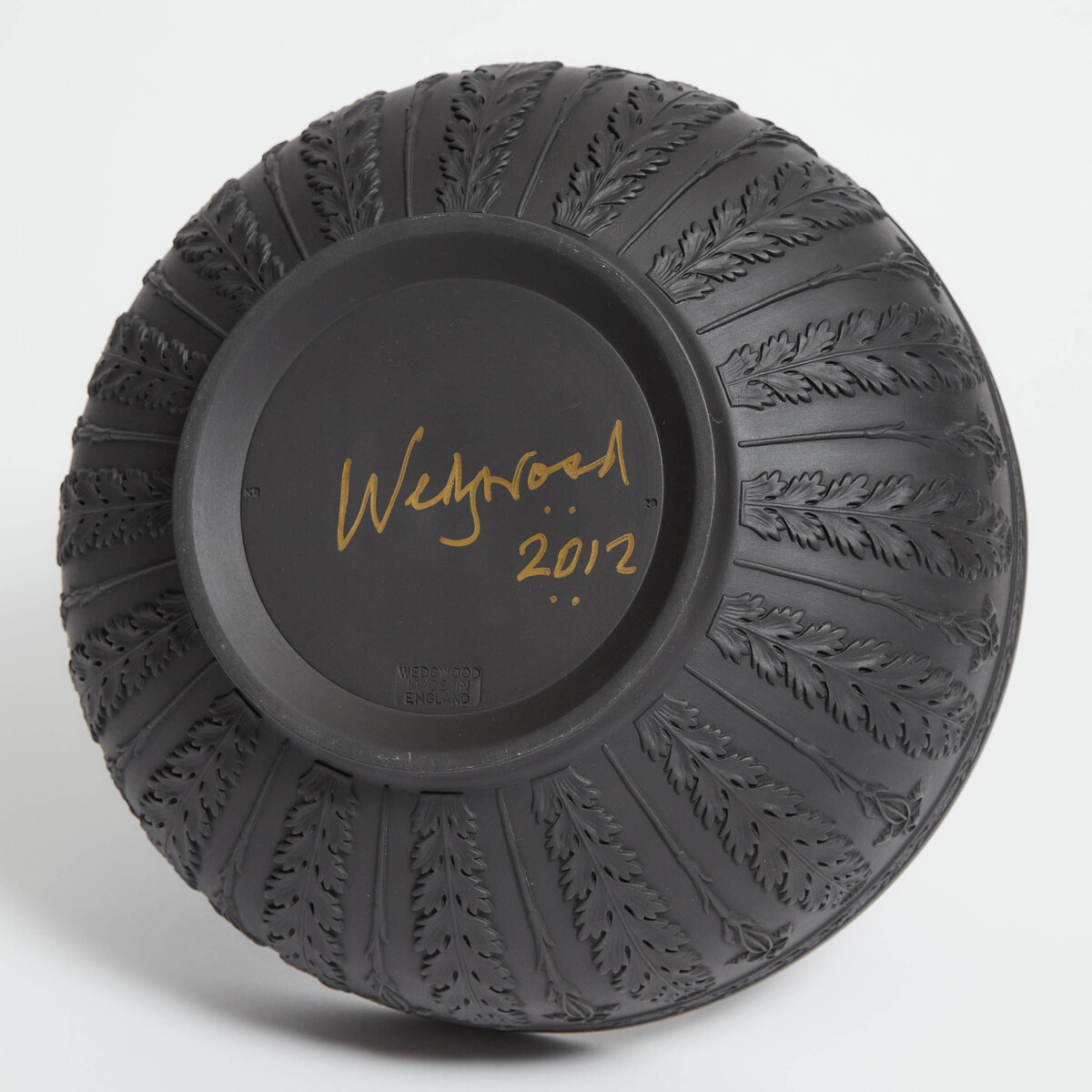 Wedgwood Black Basalt 'Acanthus' Bowl, 2012, height 4.3 in — 11 cm, diameter 10 in — 25.5 cm - Image 3 of 3