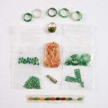 A Group of Jadeite and Spinach Jade Jewellery Pieces and Loose Stones, 20th Century, 二十世纪 金镶翡翠及碧玉珠宝及