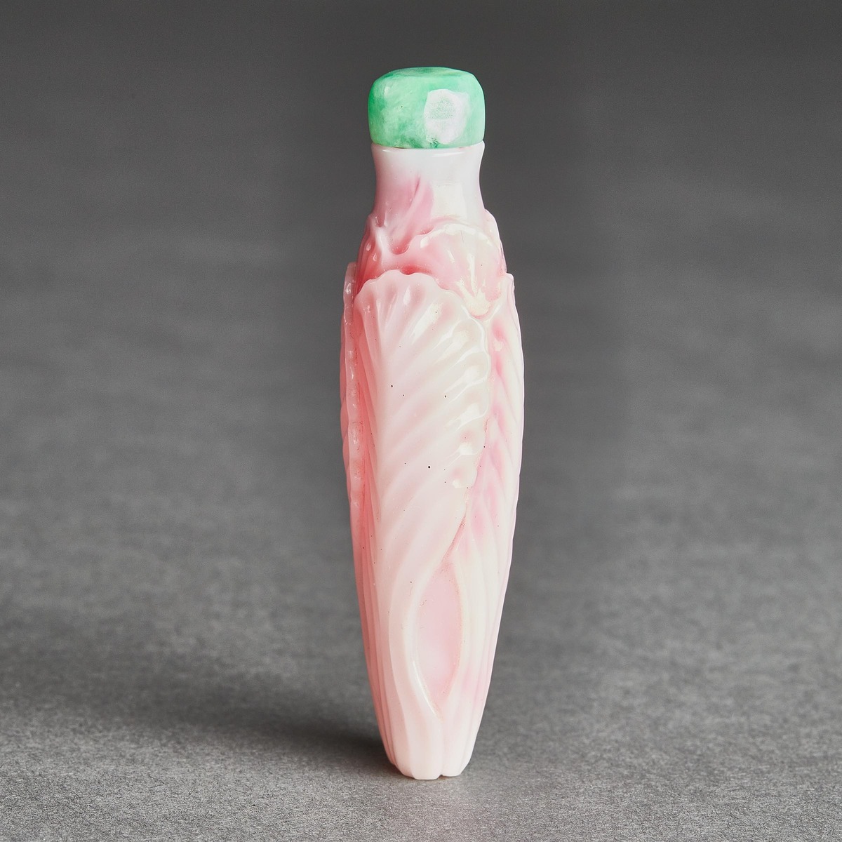 Attributed to Palace Workshops, A Sandwiched Pink Glass 'Cabbage' Snuff Bottle, 1750-1830, 清 十八/十九世紀 - Image 2 of 8