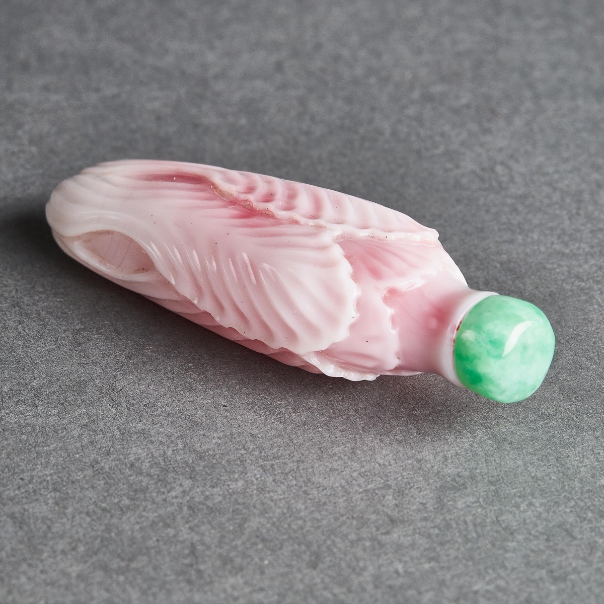 Attributed to Palace Workshops, A Sandwiched Pink Glass 'Cabbage' Snuff Bottle, 1750-1830, 清 十八/十九世紀 - Image 5 of 8