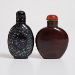 A Lac Burgauté Snuff Bottle, Together With a Coconut Shell Snuff Bottle, 19th-20th Century, 晚清/民国 黑