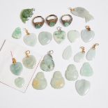 A Group of Natural Jadeite Jewellery Pieces, Early to Mid 20th Century, 二十世纪中期 翡翠珠宝一组二十四件 (24 Pieces