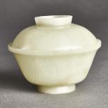 A Mughal-Style Pale Celadon Jade Tea Bowl and Cover, 18th-19th Century, 清 十八/十九世纪 痕都斯坦式青白玉盖碗, diamet