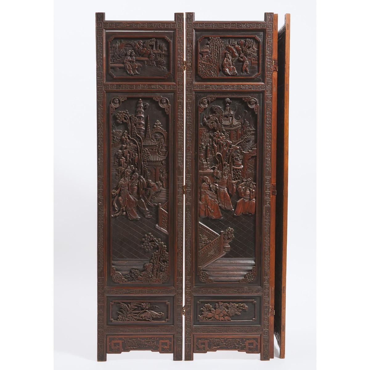 A Chinese Carved Wood 'Three Kingdoms' Four-Panel Floor Screen, Mid 20th Century, 民国 木雕人物故事纹屏风四扇, he - Image 2 of 4