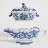 A Chinese Export Blue and White Tureen and Sauce Boat, 18th Century, 清 十八世纪 外销青花瓷一组两件, longest lengt