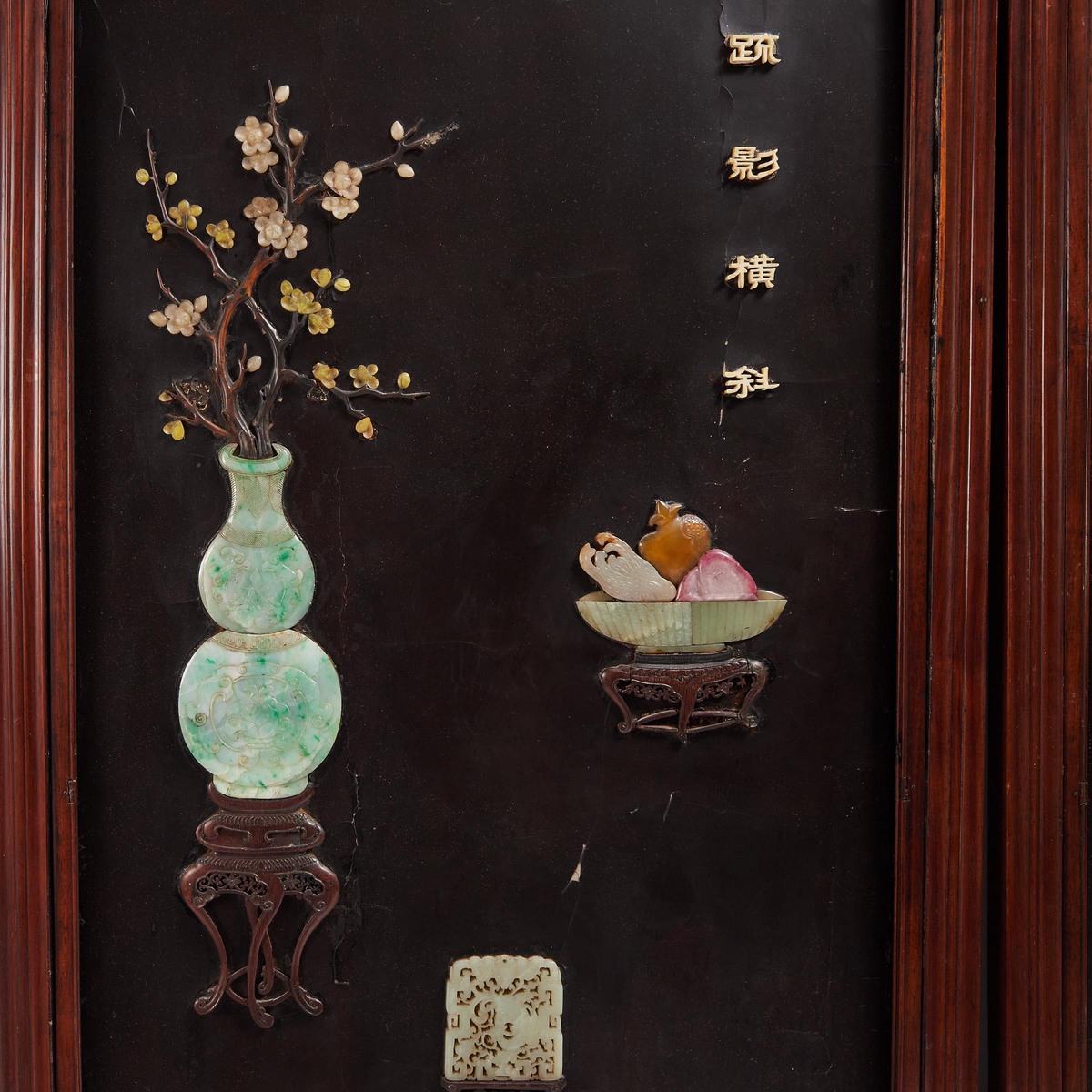 A Pair of Jade-Inlaid 'Hundred Antiques' Panels, Late Qing Dynasty, 19th Century, 清 十九世纪 黑漆嵌宝大挂屏一对, - Image 7 of 11