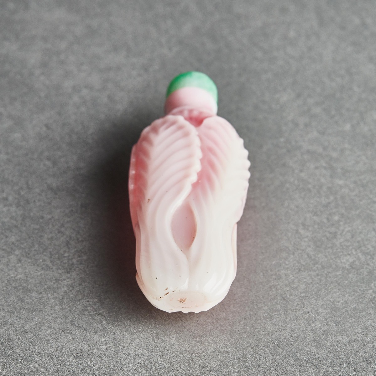 Attributed to Palace Workshops, A Sandwiched Pink Glass 'Cabbage' Snuff Bottle, 1750-1830, 清 十八/十九世紀 - Image 6 of 8
