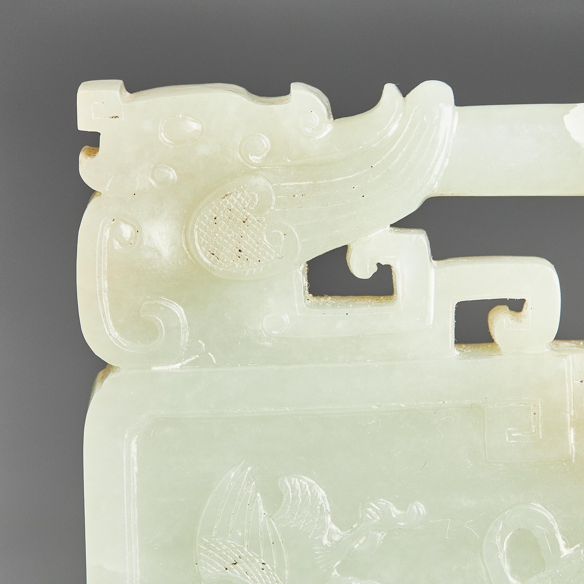 A Pale Celadon Jade Lock-Form 'Yong Bao Chang Chun' Plaque, 19th Century, 清 十九世纪 青白玉雕'永保长春'锁形牌桌屏, 玉牌 - Image 5 of 10