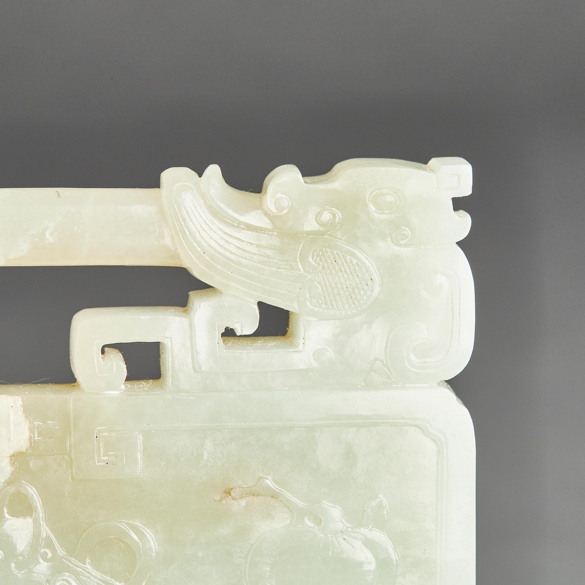 A Pale Celadon Jade Lock-Form 'Yong Bao Chang Chun' Plaque, 19th Century, 清 十九世纪 青白玉雕'永保长春'锁形牌桌屏, 玉牌 - Image 4 of 10