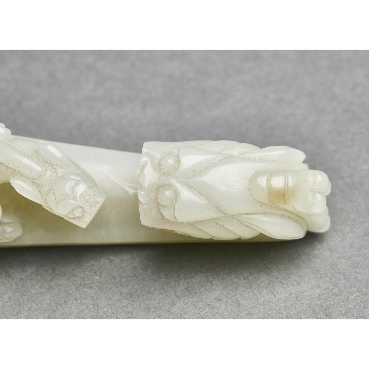 A Pale Celadon Jade 'Dragon' Belt Hook, Qing Dynasty, 清 青白玉雕'苍龙教子'带扣, length 5 in — 12.8 cm - Image 5 of 8