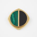 18k Yellow Gold Brooch/Pendant, bezel set with 2 semi-circular onyx and malachite plaques, with a 14