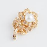 Royal de Versailles 18k Yellow Gold Spray Brooch, centering a South Sea pearl (13.2mm) in a mount d