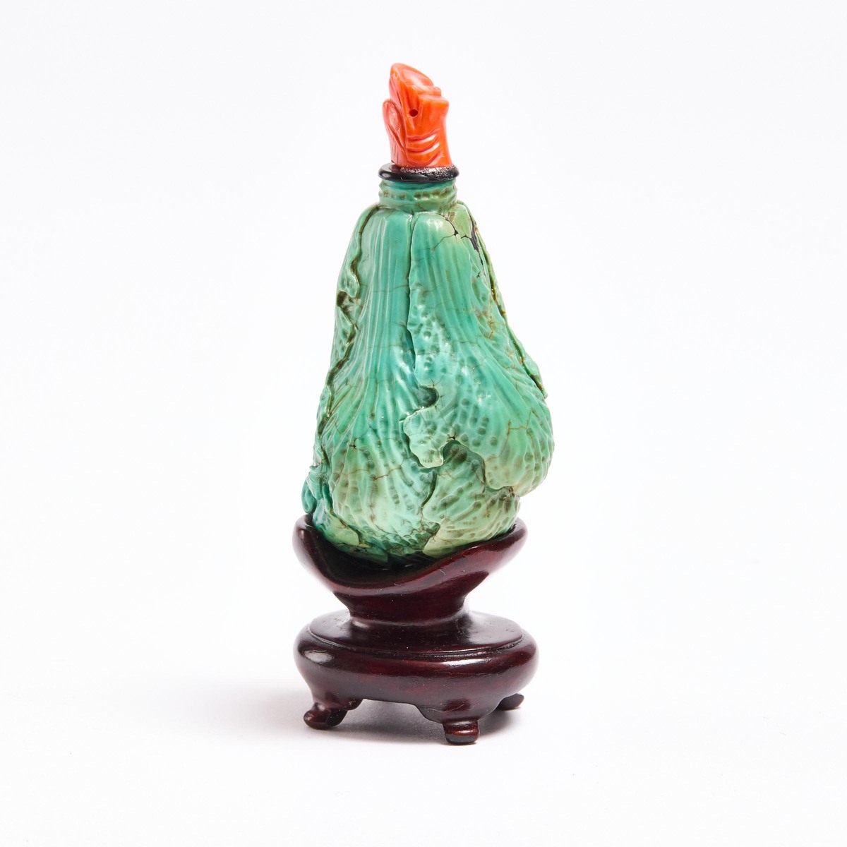 A Carved Turquoise Cabbage-Form Snuff Bottle, 19th Century, 清 十九世纪 绿松石雕白菜型烟壶, length 3.1 in — 7.8 cm - Image 3 of 5