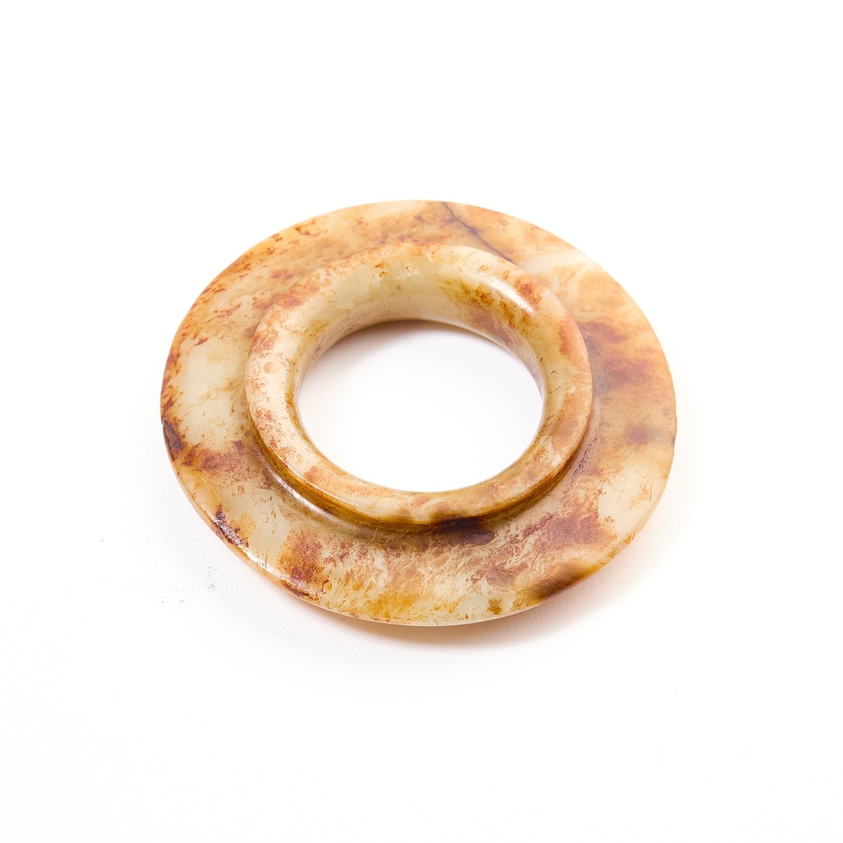 A White and Russet Jade Ring-Shaped Ornament, Song-Ming Dynasty (960-1644), 宋/明 白玉带皮凸唇环, diameter 2. - Image 2 of 7
