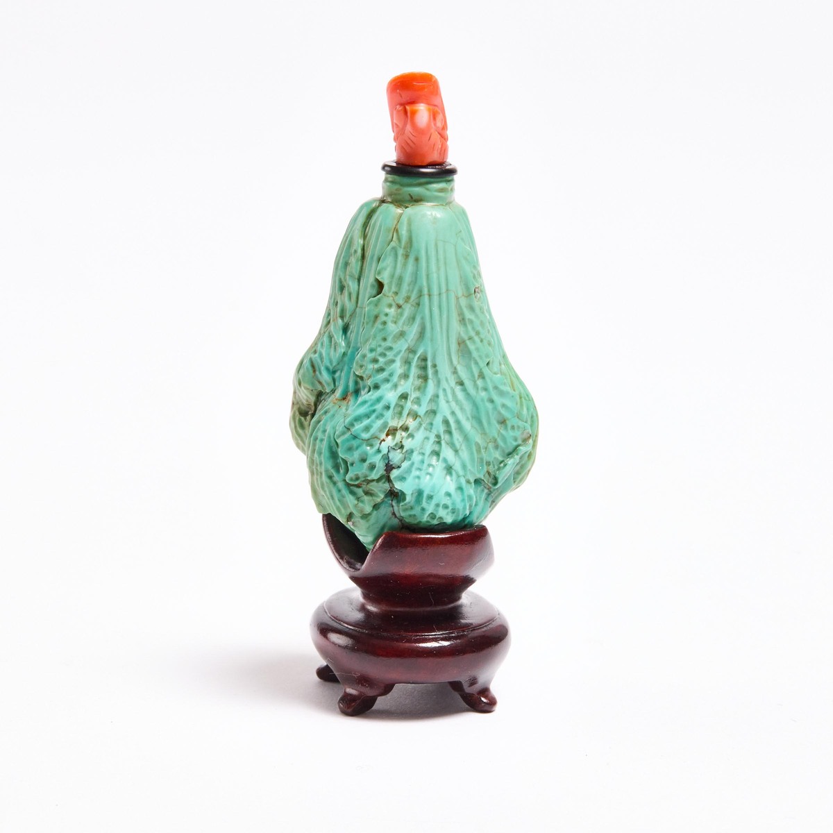 A Carved Turquoise Cabbage-Form Snuff Bottle, 19th Century, 清 十九世纪 绿松石雕白菜型烟壶, length 3.1 in — 7.8 cm - Image 2 of 5