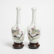 A Pair of Enameled 'Rooster' Bottle Vases, Republican Period (1912-1949), 民国 粉彩雄鸡纹蒜头瓶一对 矾红'建华'底款, he
