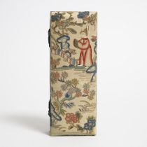 A Chinese 'Forbidden Knot' Embroidered 'Dream of West Chamber' Rectangular Box, 19th Century, 清 十九世纪
