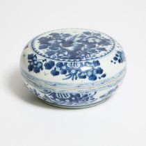 A Blue and White Circular Box and Cover, Transitional Period, 17th Century, 十七世纪 过渡期 青花花鸟纹盖盒, diamet