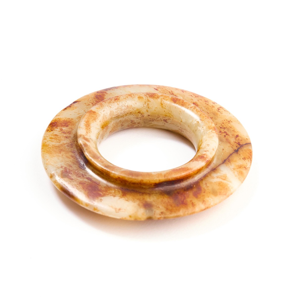 A White and Russet Jade Ring-Shaped Ornament, Song-Ming Dynasty (960-1644), 宋/明 白玉带皮凸唇环, diameter 2. - Image 3 of 7