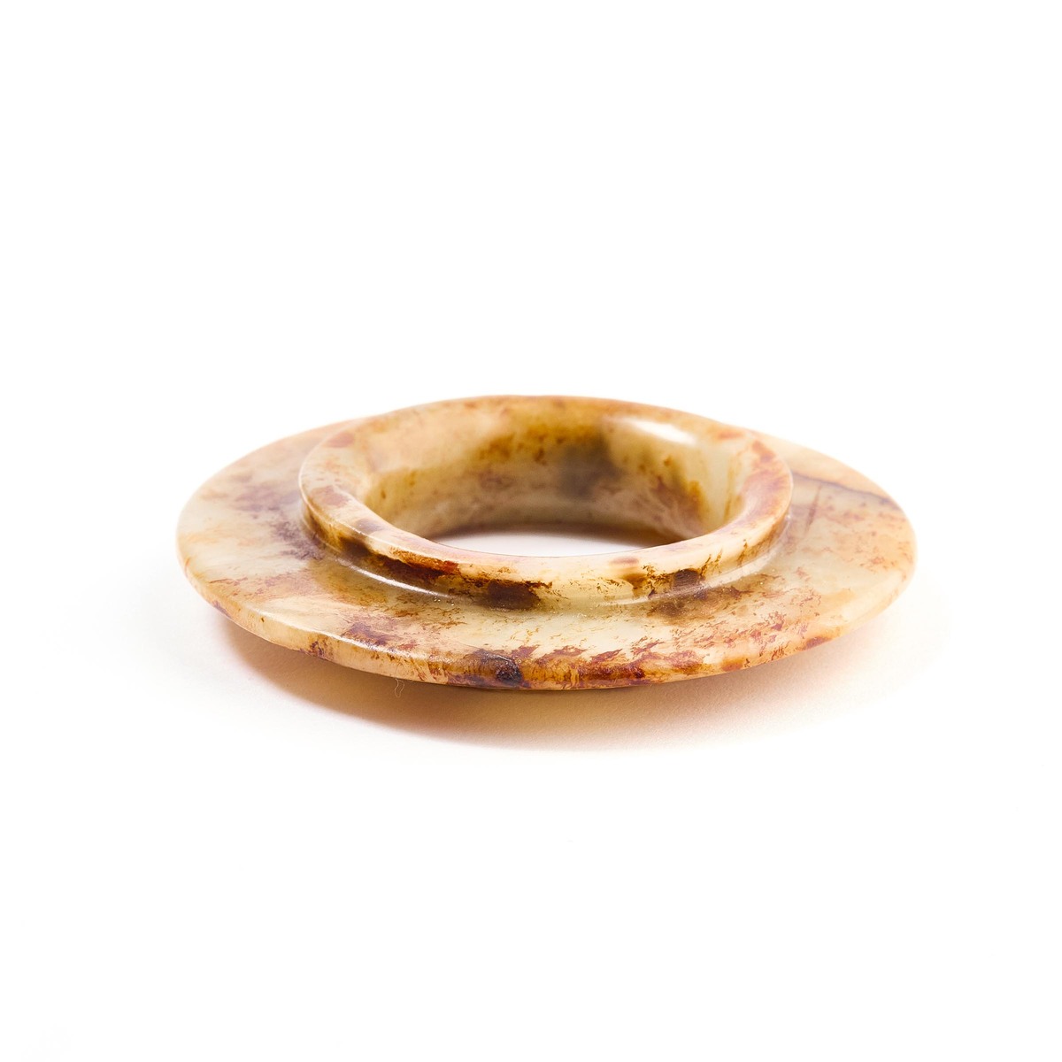 A White and Russet Jade Ring-Shaped Ornament, Song-Ming Dynasty (960-1644), 宋/明 白玉带皮凸唇环, diameter 2. - Image 5 of 7