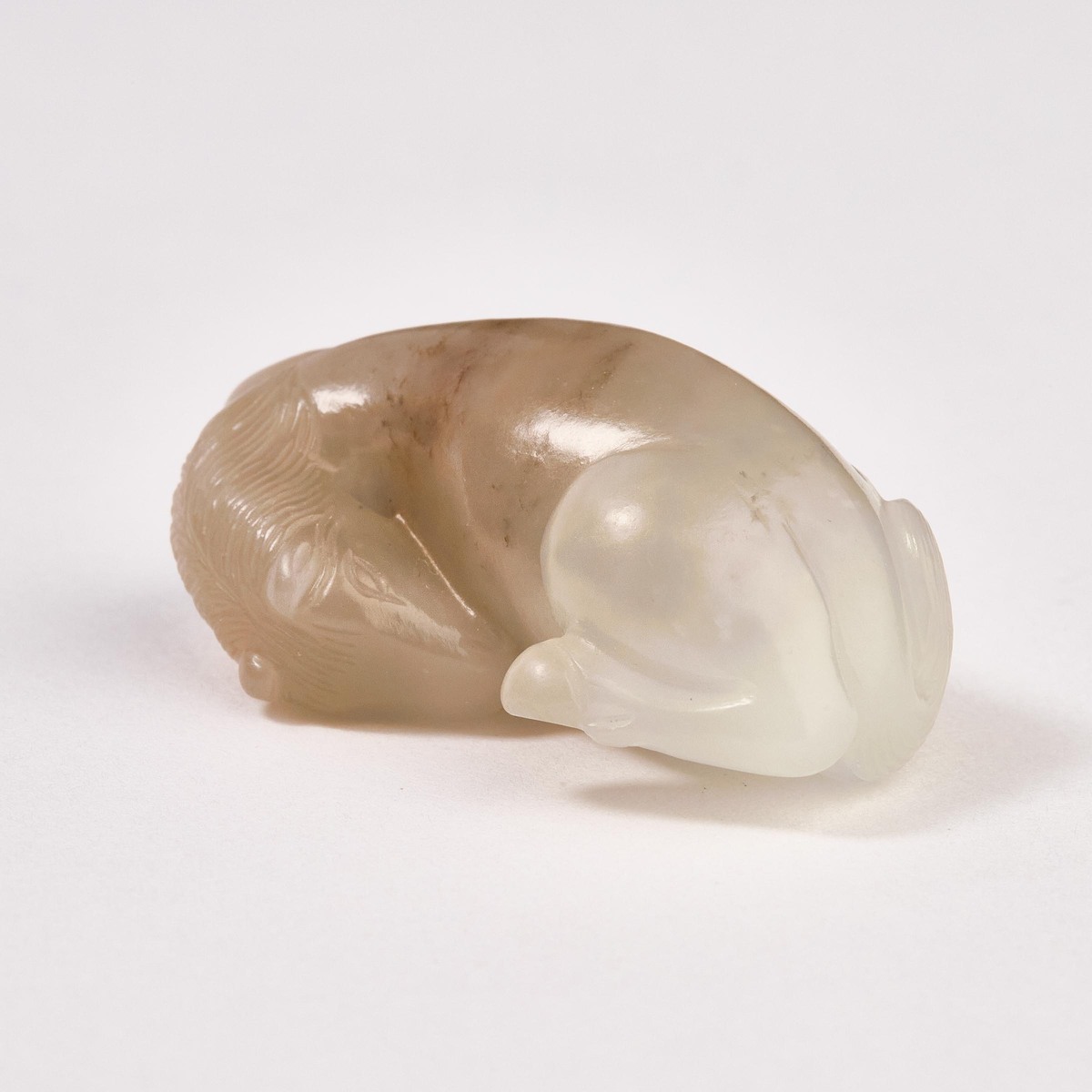 A White Jade Horse, Qing Dynasty, 18th/19th Century, 清 十八/十九世纪 白玉雕'马上翻身'摆件, length 1.7 in — 4.3 cm - Image 5 of 11