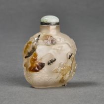 An Agate 'Yu Qiao Geng Du' Snuff Bottle, 19th Century, 清 十九世纪 玛瑙俏色巧雕'渔樵耕读'烟壶, height 2.5 in — 6.3 cm