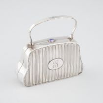 American Silver Purse, Eastwood-Park Co., Newark, N.J., early 20th century, height 4.5 in — 11.4 cm