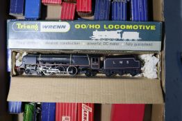 30x Hornby Dublo and Tri-ang Wrenn items of OO gauge railway. Including a Tri-ang Wrenn LMS