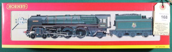Hornby Railways BR OO tender locomotive. A Britannia Class 4-6-2 Britannia (R2207), RN70000 in lined