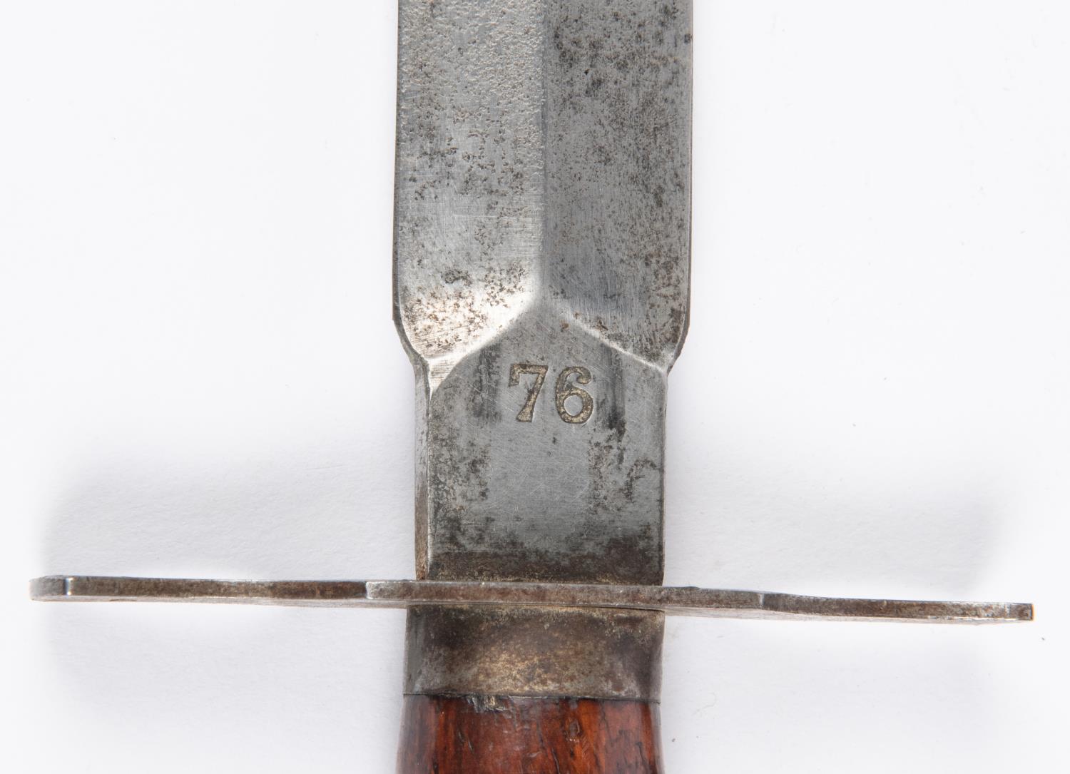 A WWI French fighting knife, DE blade 6½" marked "LE VENGEUR DE 1870" and numbered "76". with - Image 2 of 4