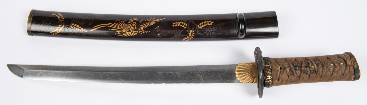 A nicely mounted short wakizashi with o-suriage unsigned blade 31.4cms, some chips and edge nicks. - Image 4 of 5